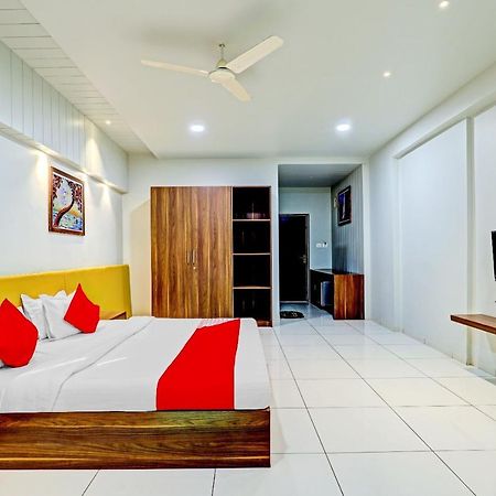 Oyo 70752 Viram House Hotel Gorwa ภายนอก รูปภาพ