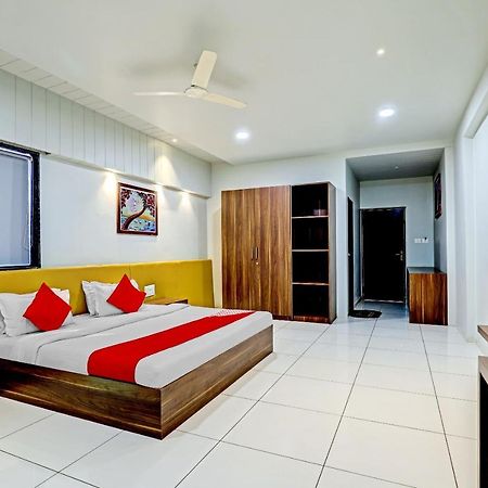 Oyo 70752 Viram House Hotel Gorwa ภายนอก รูปภาพ