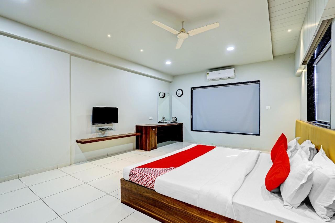 Oyo 70752 Viram House Hotel Gorwa ภายนอก รูปภาพ