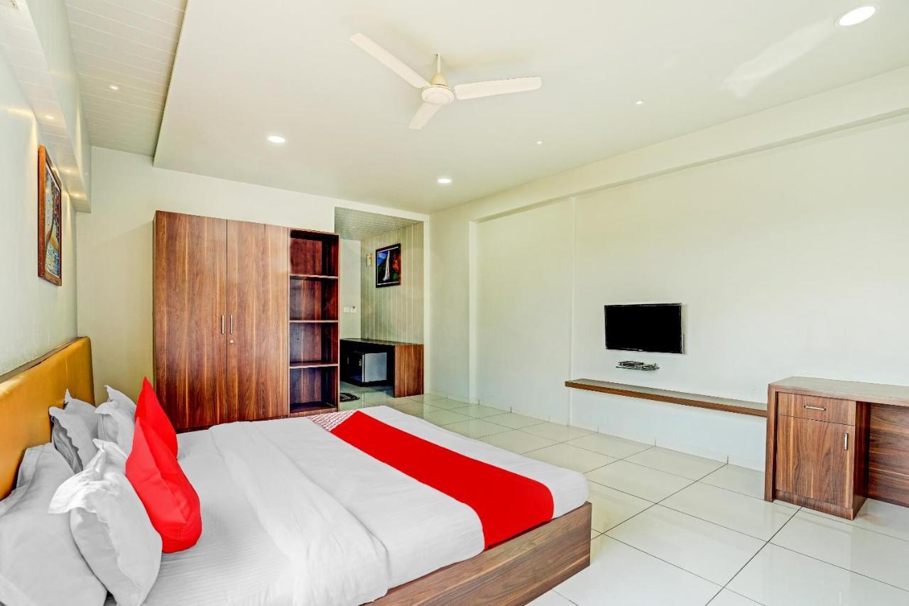 Oyo 70752 Viram House Hotel Gorwa ภายนอก รูปภาพ