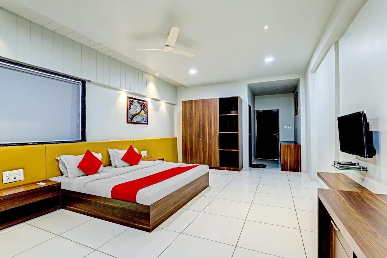 Oyo 70752 Viram House Hotel Gorwa ภายนอก รูปภาพ
