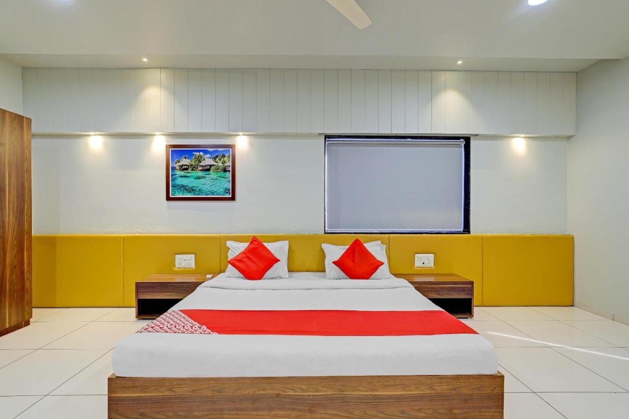 Oyo 70752 Viram House Hotel Gorwa ภายนอก รูปภาพ