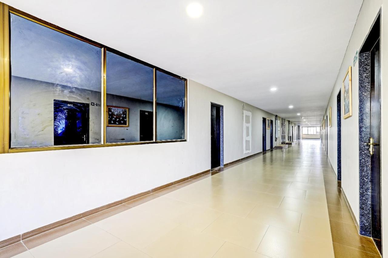 Oyo 70752 Viram House Hotel Gorwa ภายนอก รูปภาพ