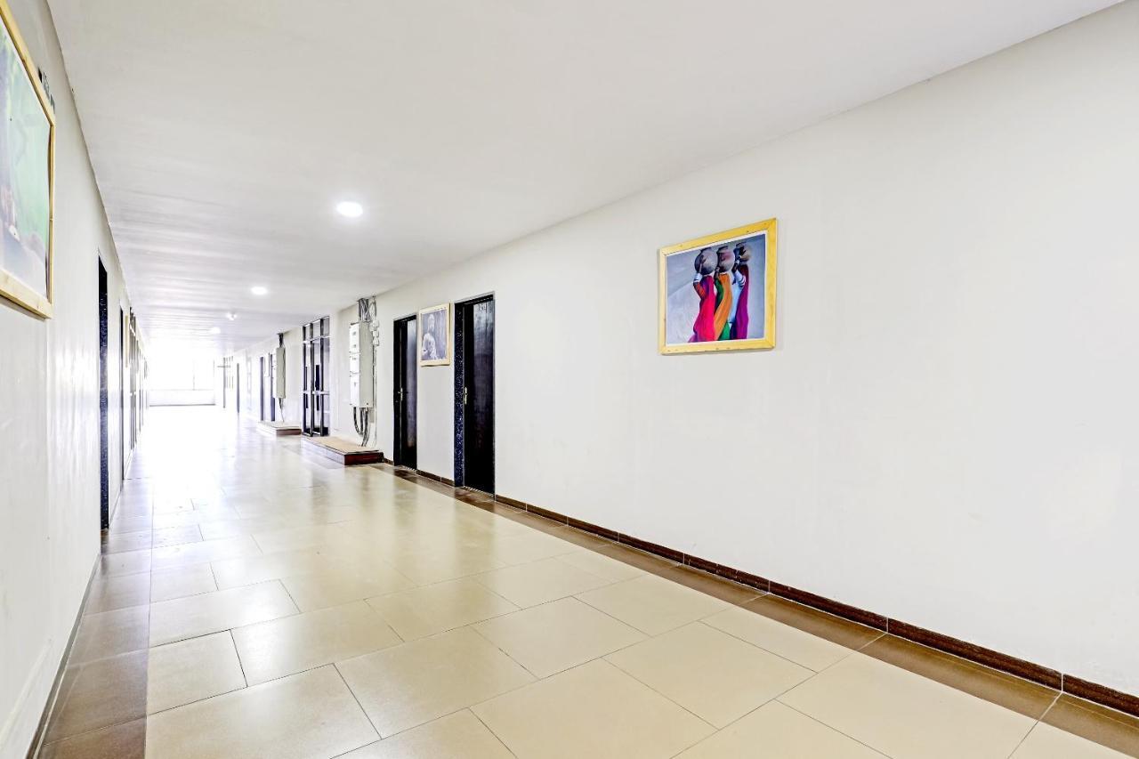 Oyo 70752 Viram House Hotel Gorwa ภายนอก รูปภาพ