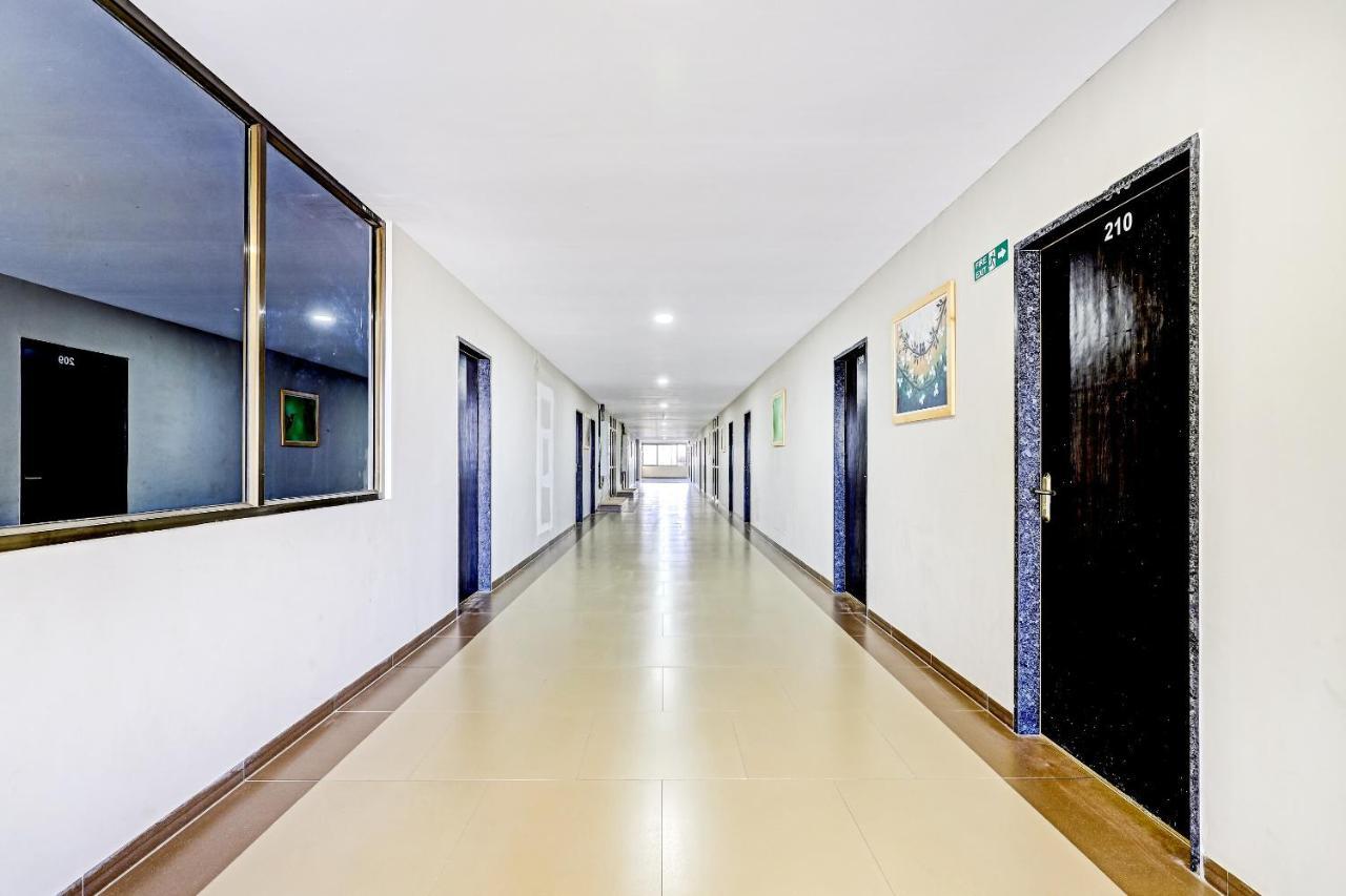 Oyo 70752 Viram House Hotel Gorwa ภายนอก รูปภาพ