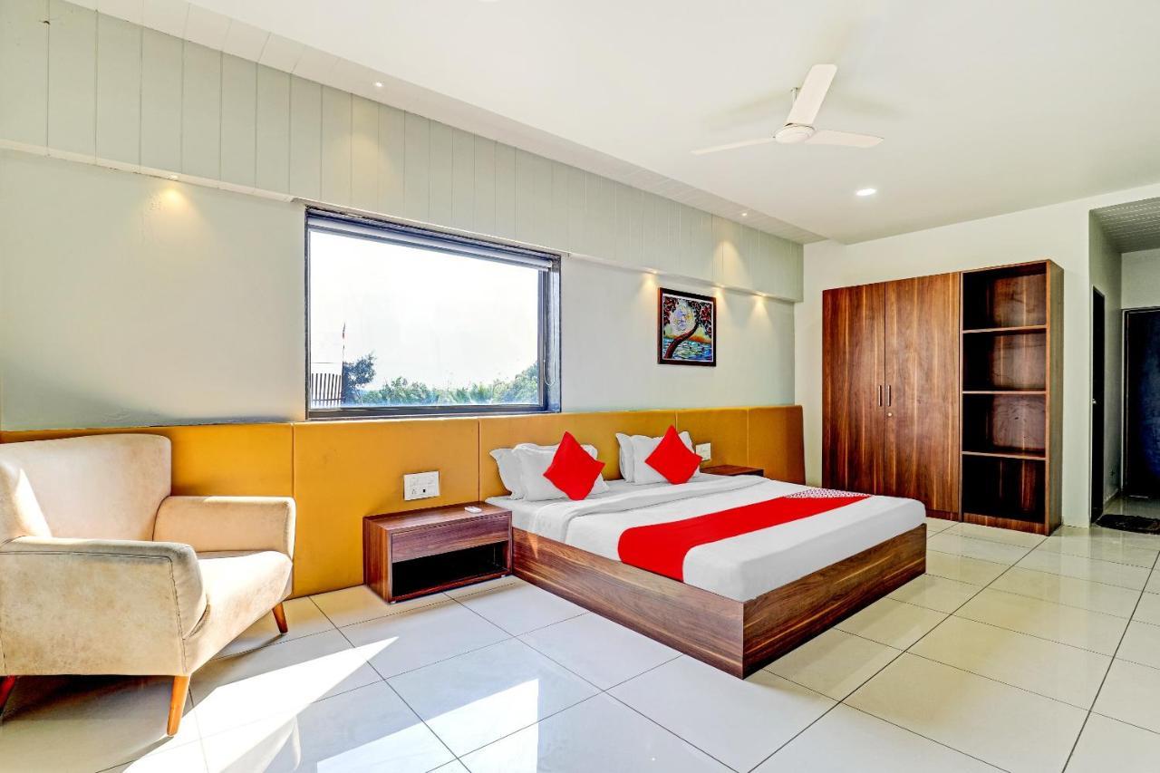 Oyo 70752 Viram House Hotel Gorwa ภายนอก รูปภาพ