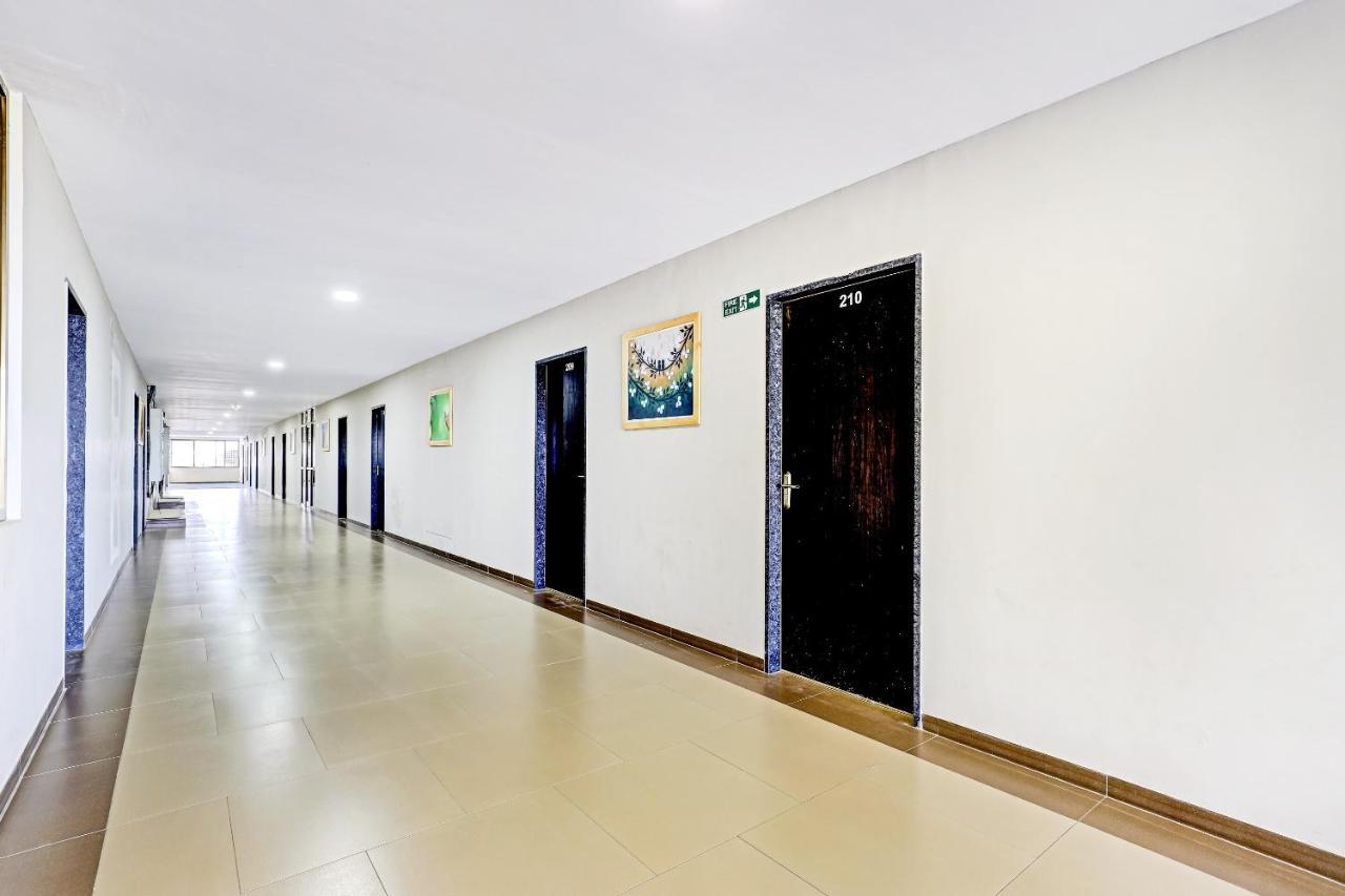 Oyo 70752 Viram House Hotel Gorwa ภายนอก รูปภาพ